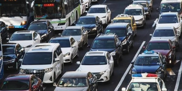 公安部：我國目前機動車保有量達4.3億輛，駕駛人總量達 5.1 億人